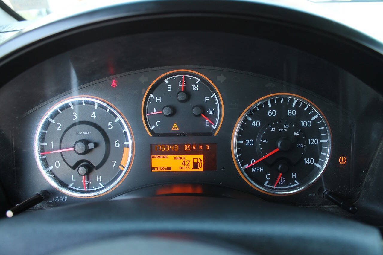 Used 2010 Nissan Titan LE w/ Technology Pkg RWD image 40