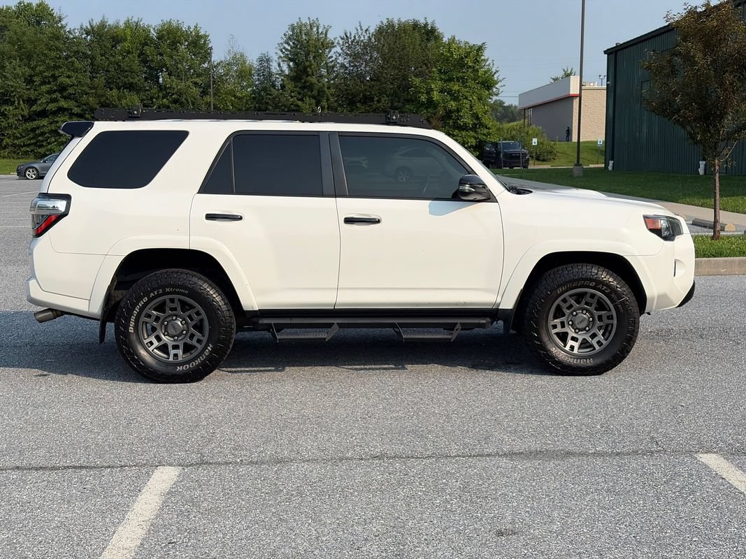 Used 2020 Toyota 4Runner Venture w/ Moonroof Package AWD/4WD image 9