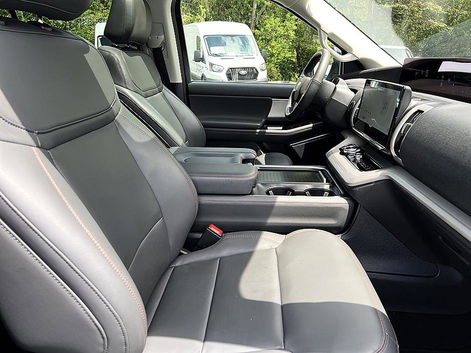 Used 2025 Ford Expedition Max Active AWD/4WD image 21