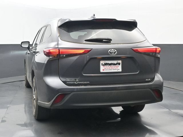Used 2020 Toyota Highlander XLE FWD image 4