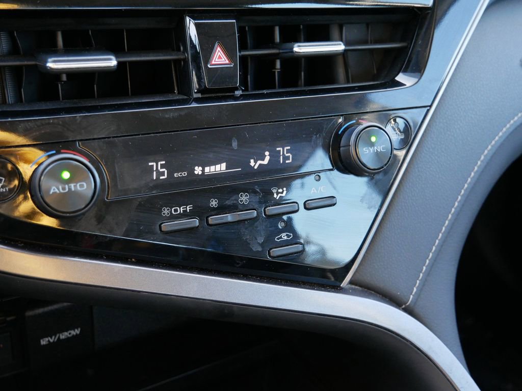 Used 2024 Toyota Camry SE image 19