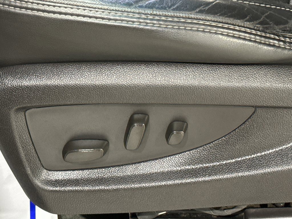 Used 2015 GMC Yukon Denali w/ Premium Package image 20