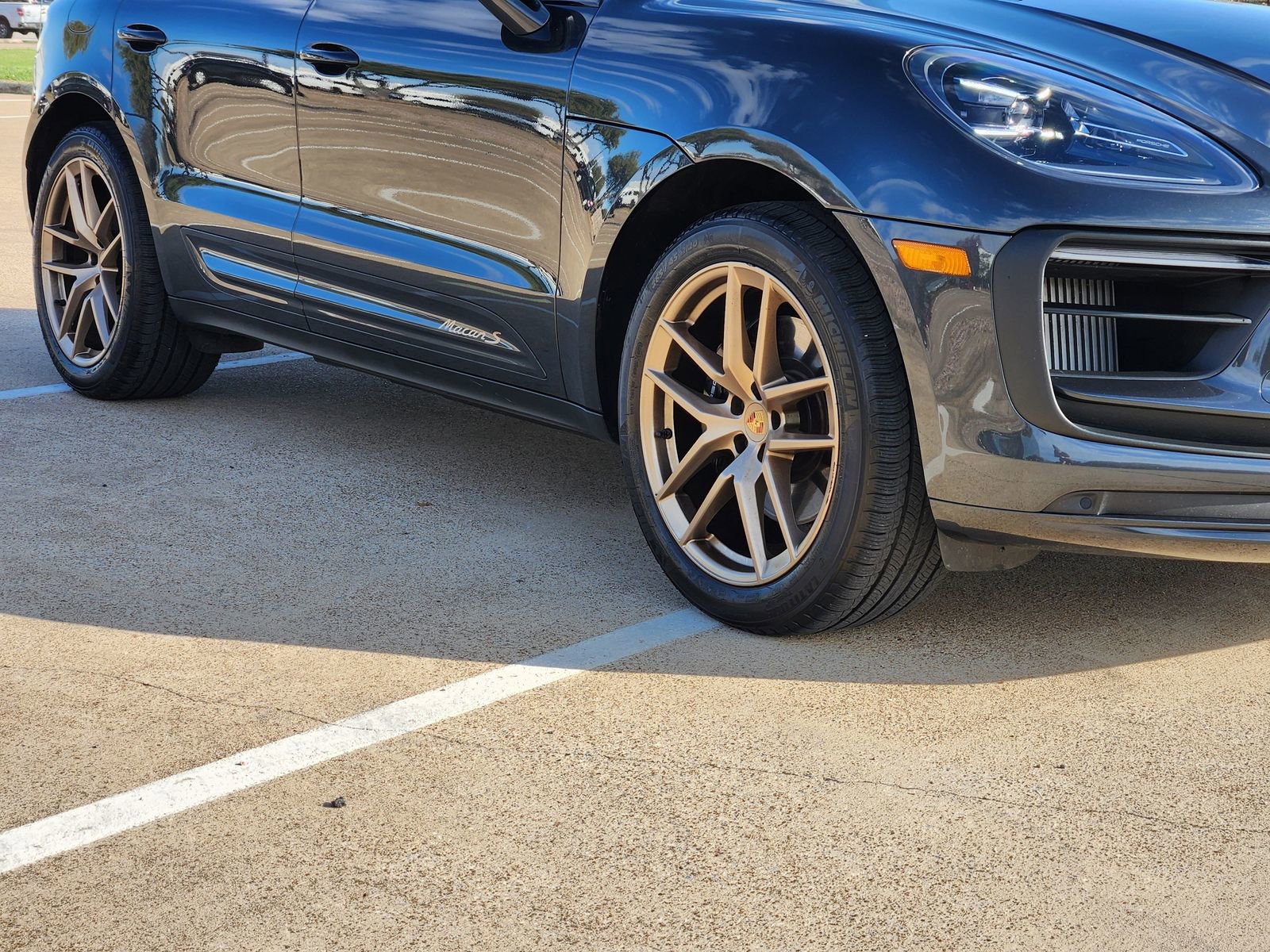 Used 2023 Porsche Macan S w/ Sport Chrono Package image 11