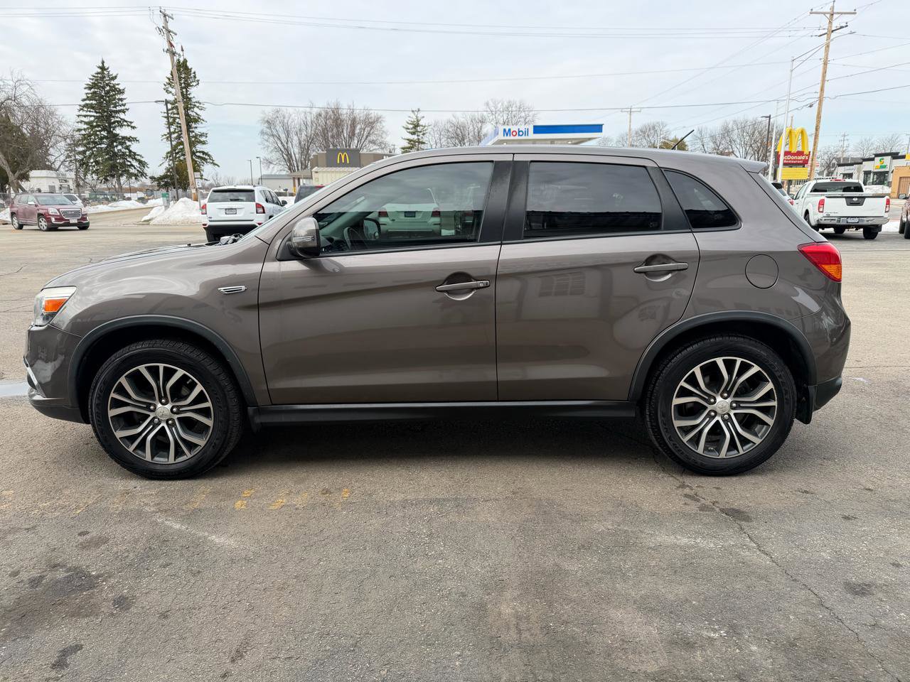 Used 2016 Mitsubishi Outlander Sport ES image 6