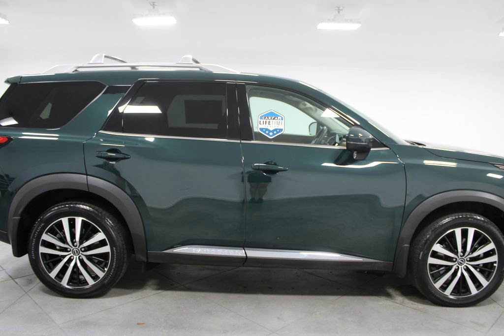 Used 2024 Nissan Pathfinder Platinum w/ Cargo Package image 11