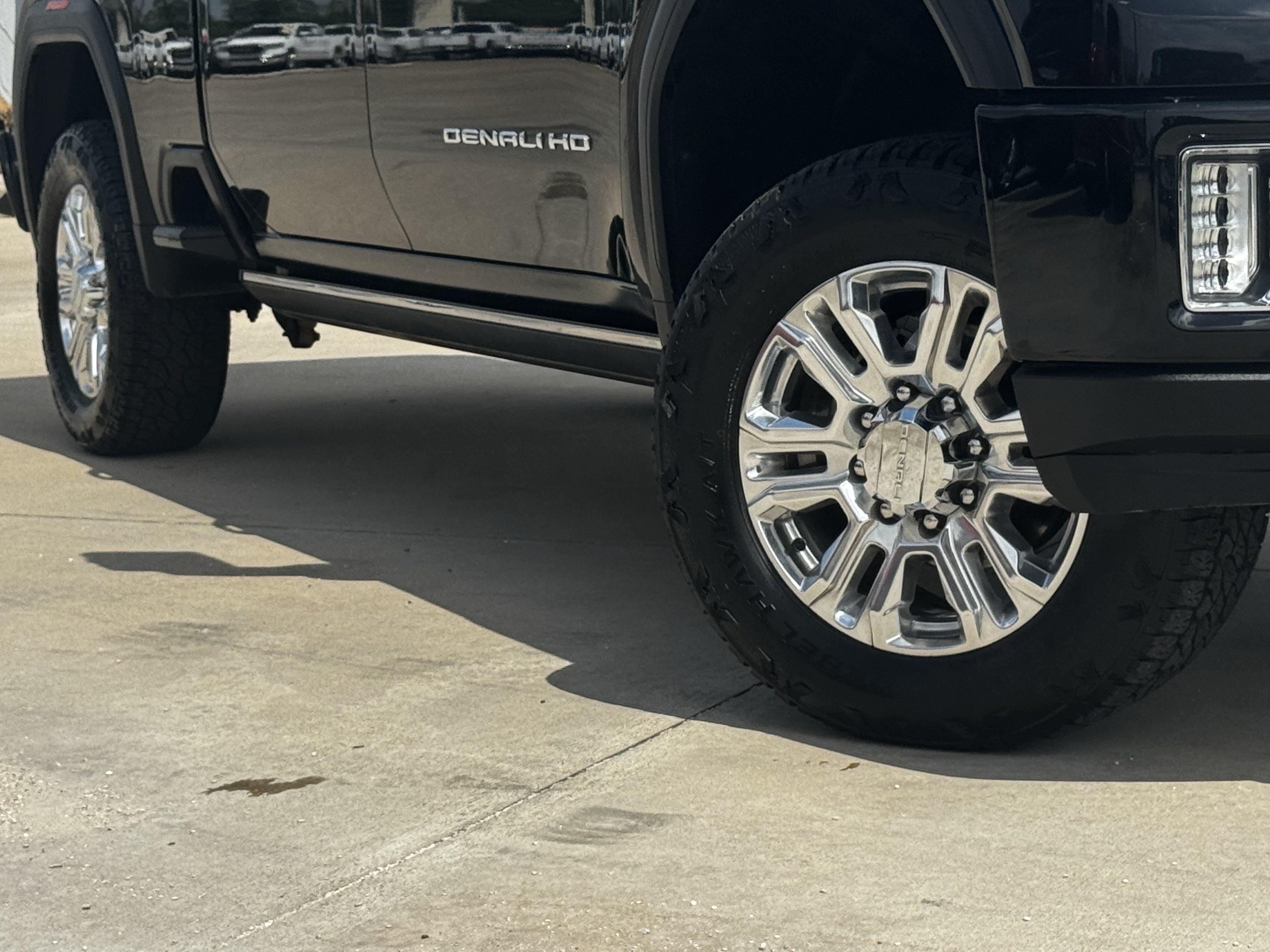 Used 2022 GMC Sierra 2500 Denali w/ Denali Ultimate Package AWD/4WD image 12
