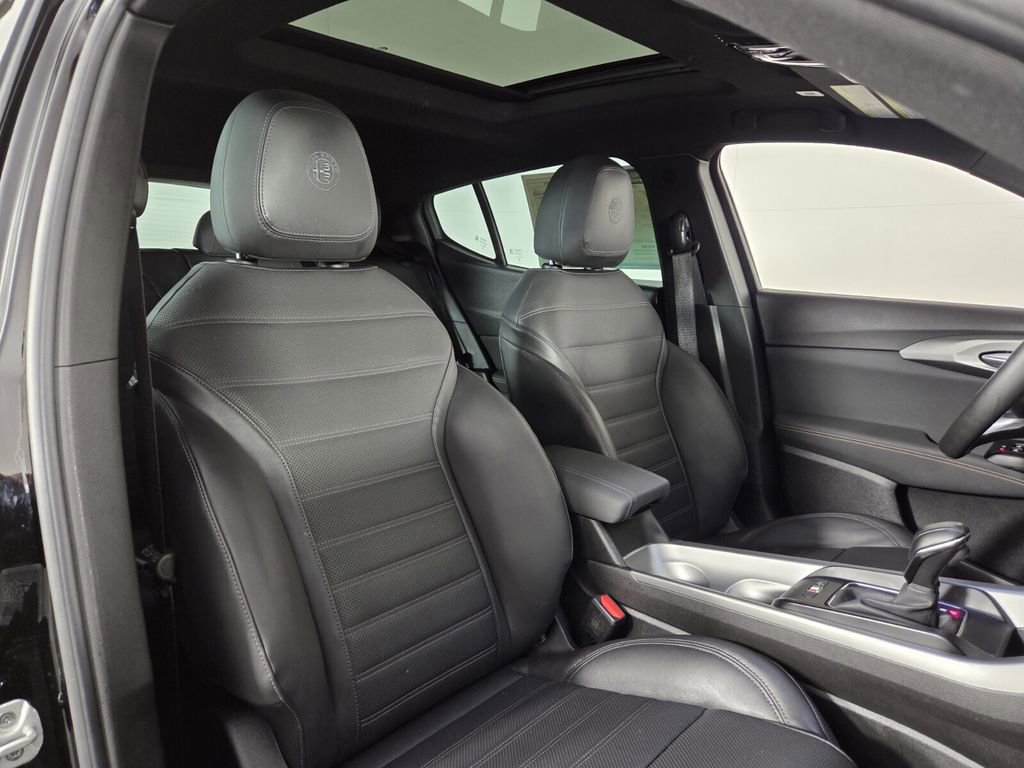 Used 2025 Alfa Romeo Tonale Veloce w/ Premium Package image 36