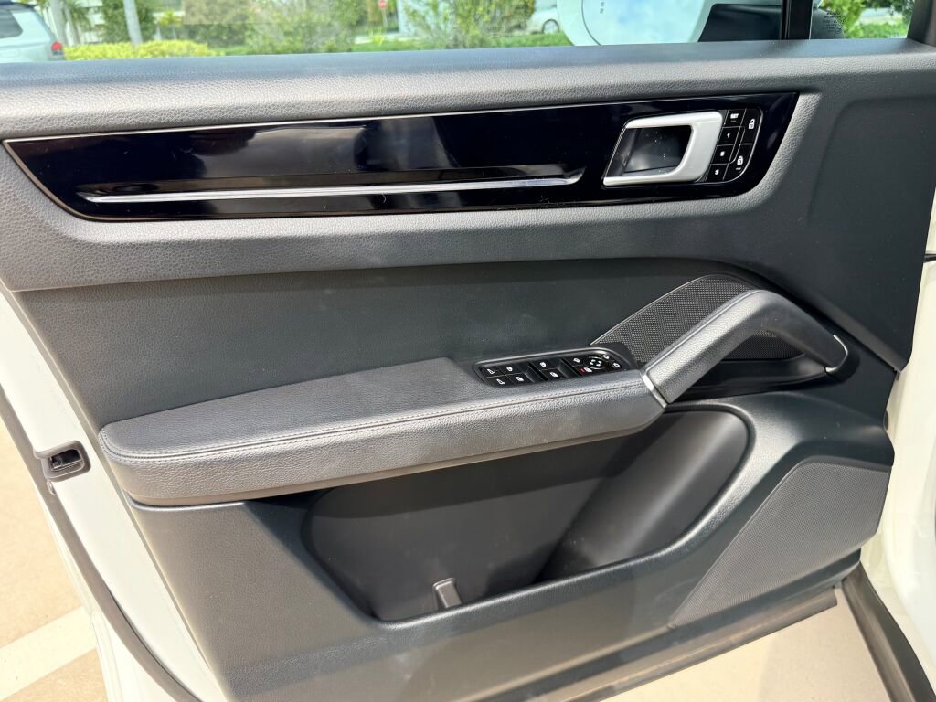Used 2020 Porsche Cayenne image 21