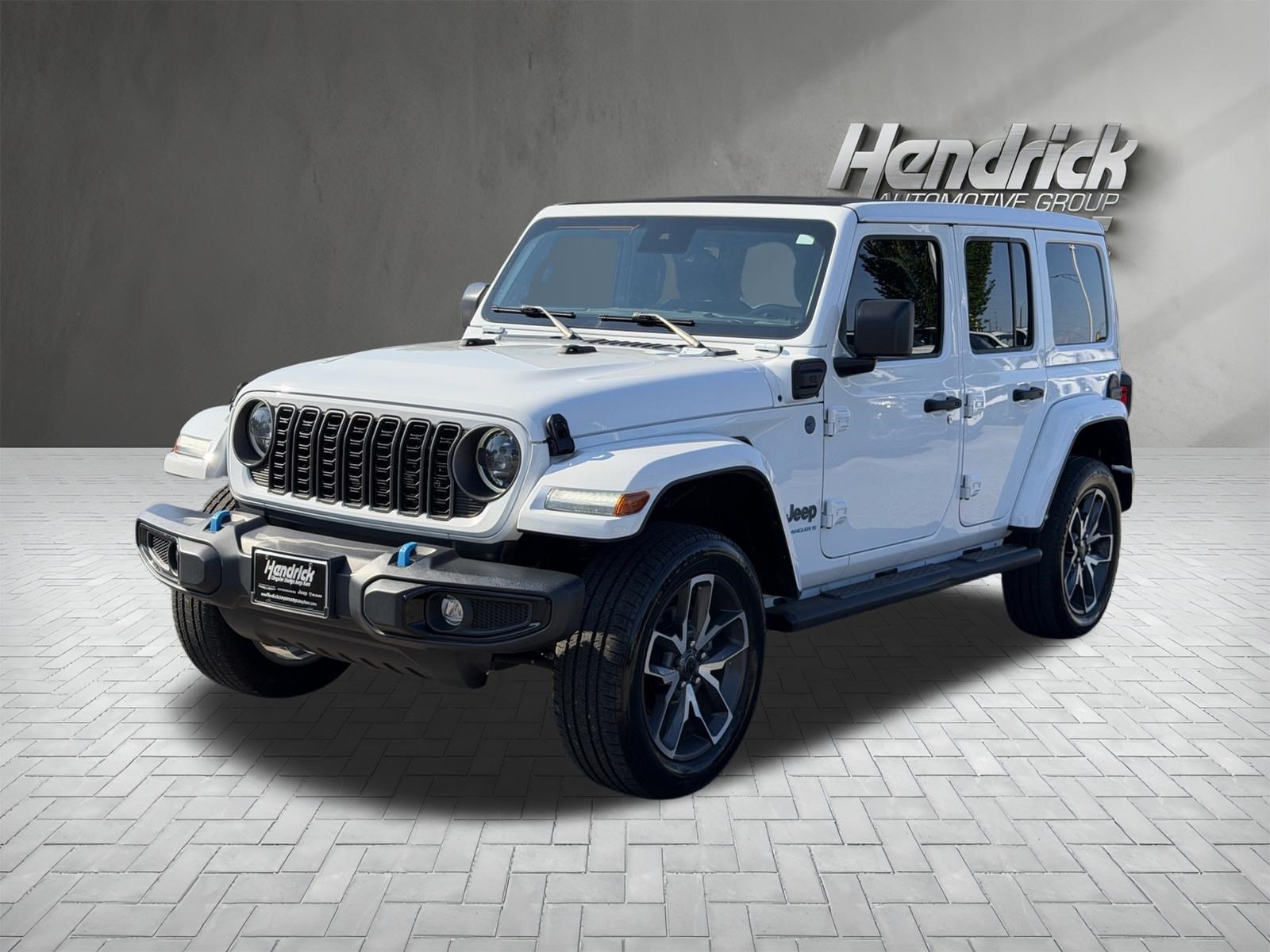 Used 2024 Jeep Wrangler Unlimited w/ Convenience Group AWD/4WD image 5