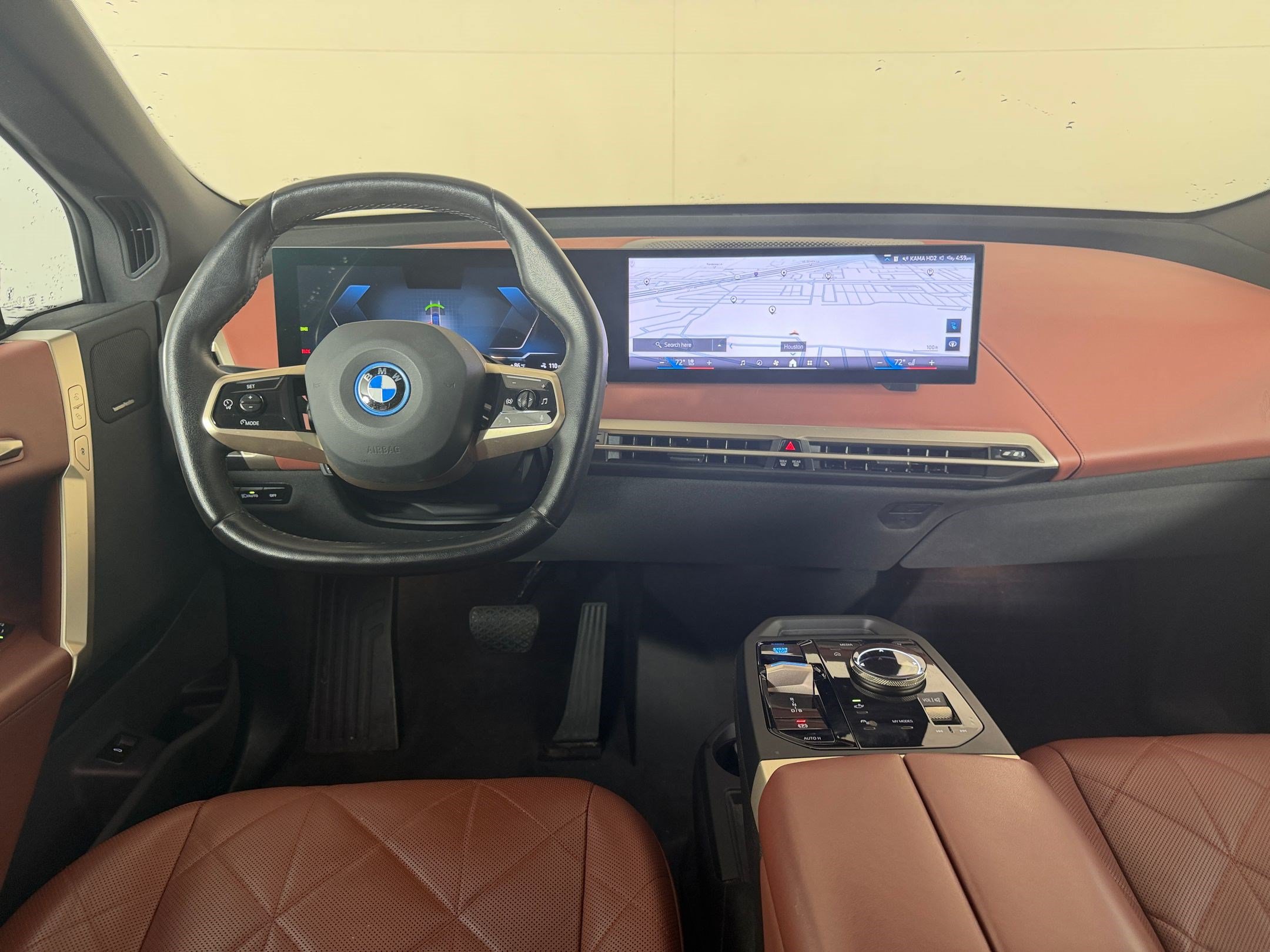 Used 2024 BMW iX xDrive50 w/ Premium Package AWD/4WD image 32