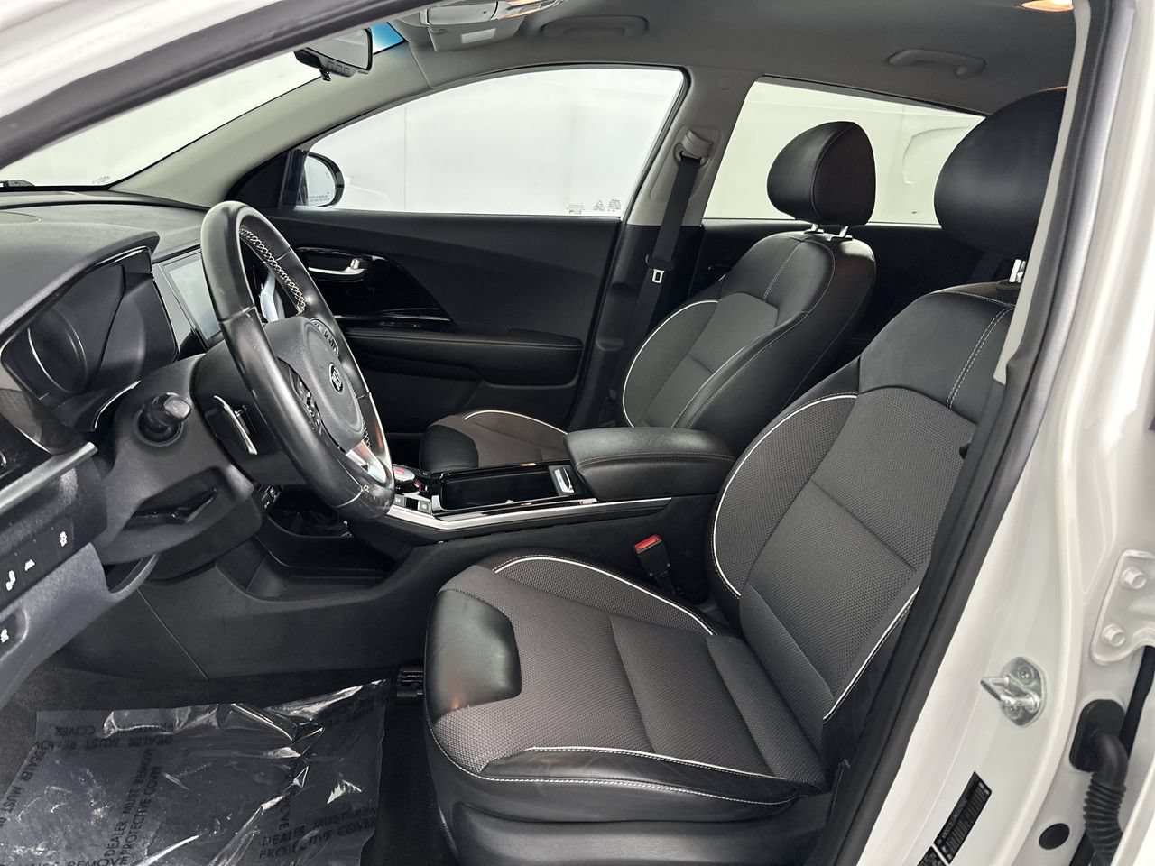 Used 2021 Kia Niro EX FWD image 3