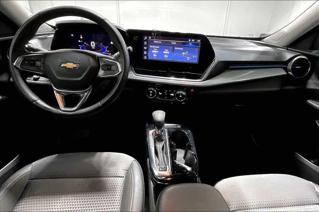 Used 2024 Chevrolet Trax LT w/ Driver Confidence Package FWD image 18