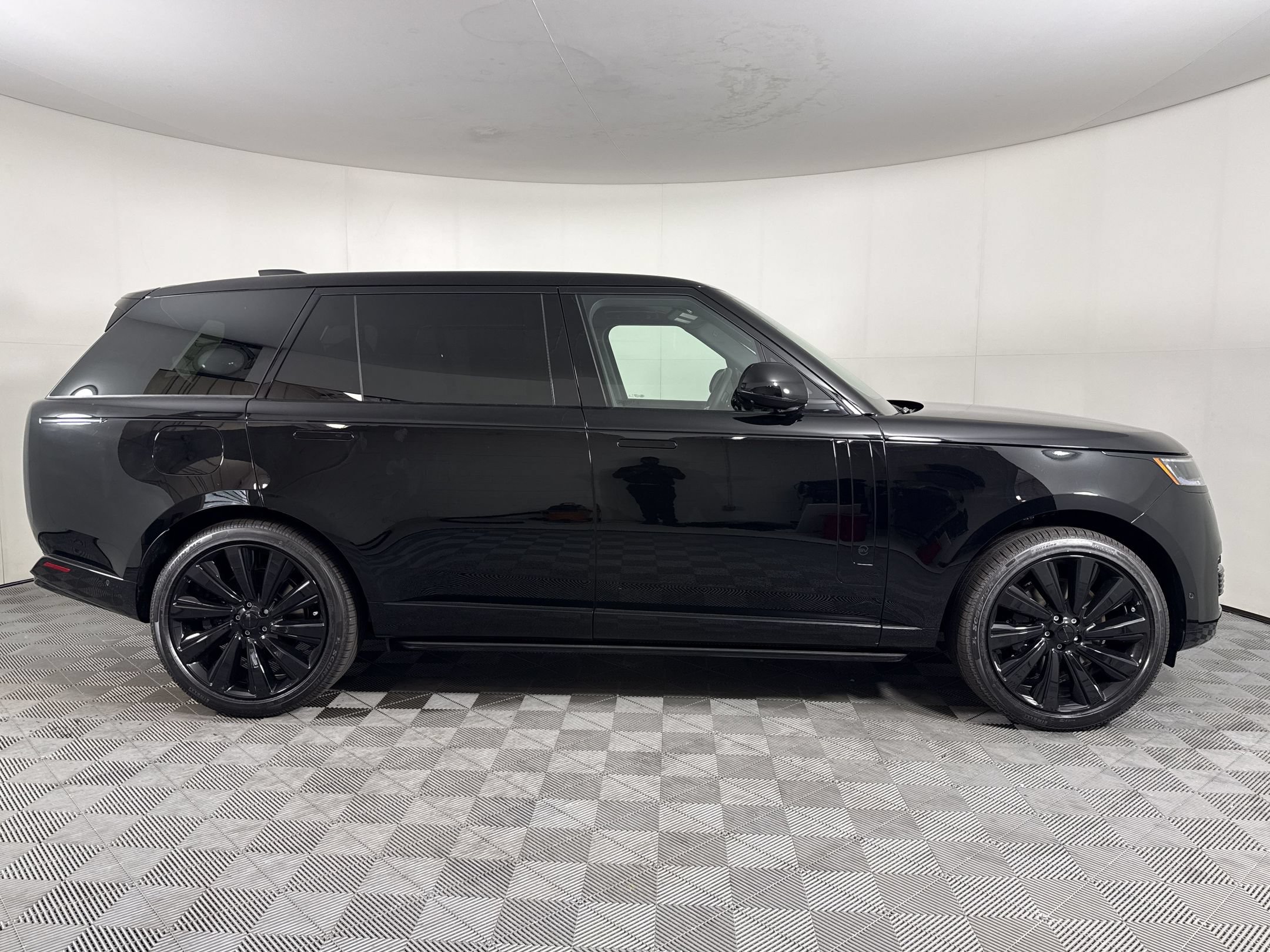 New 2026 Land Rover Range Rover Long Wheel Base SV AWD/4WD image 8