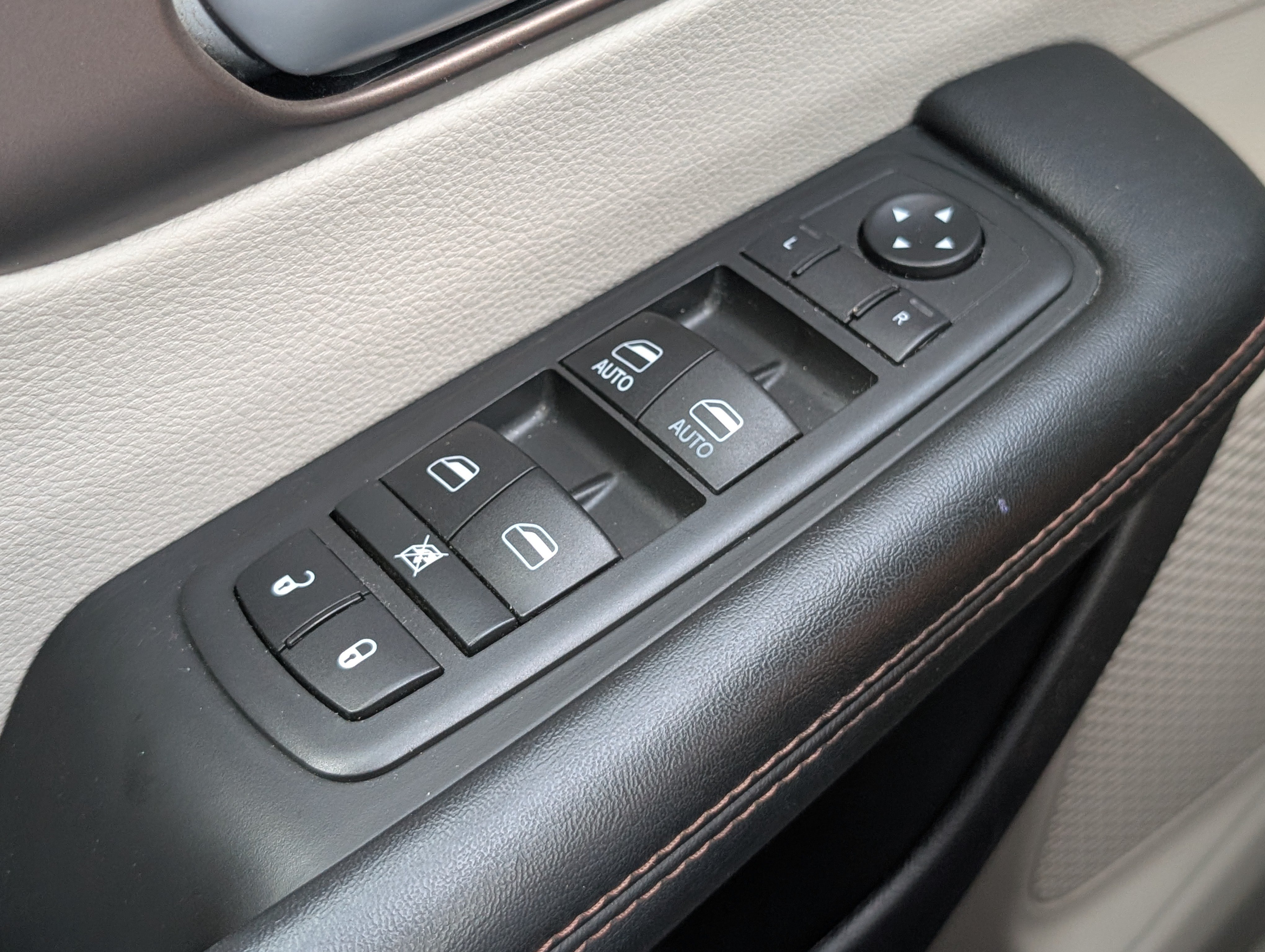 Used 2019 Chrysler Pacifica LX FWD image 23