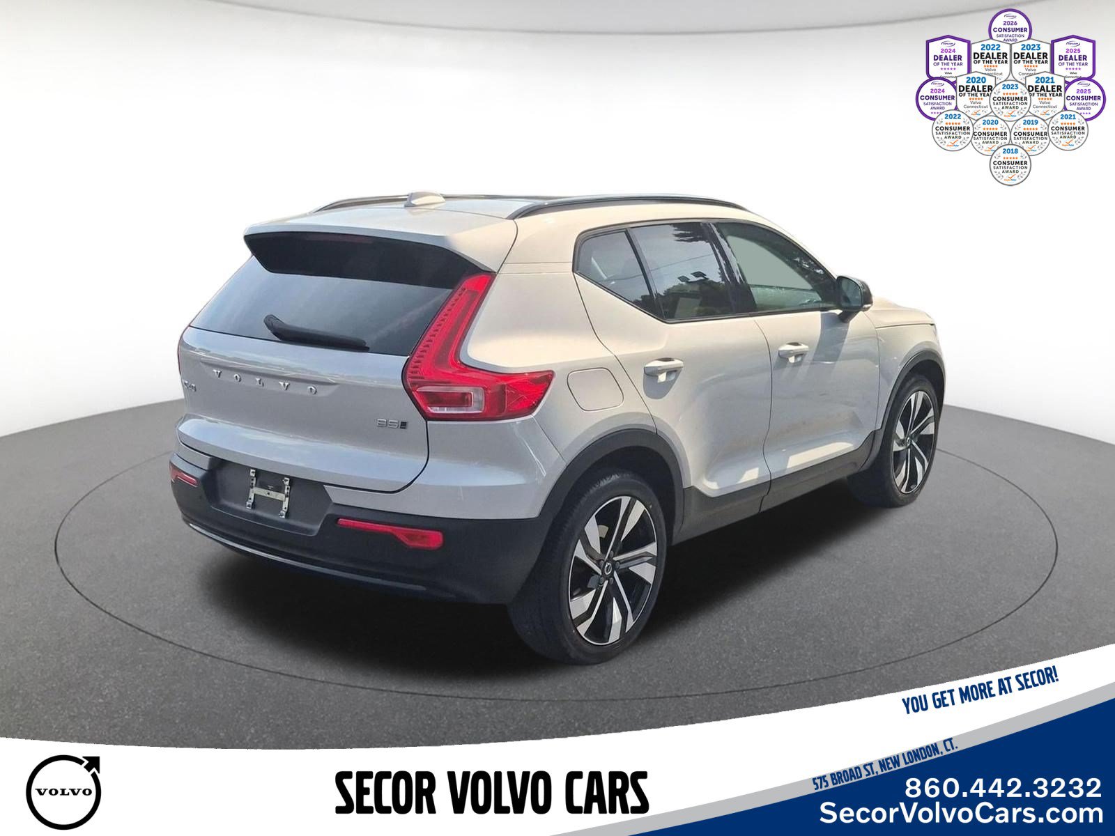 Used 2024 Volvo XC40 B5 Plus w/ Climate Package AWD/4WD image 6