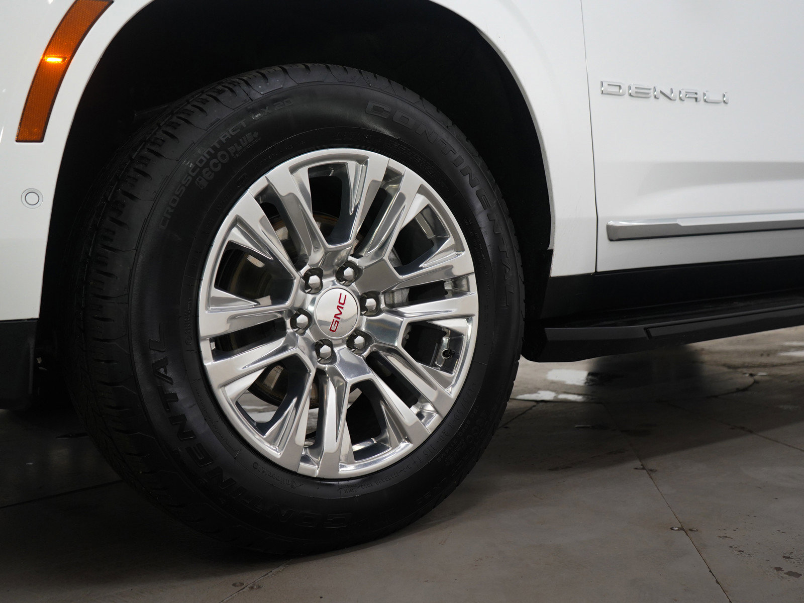 Used 2025 GMC Yukon Denali AWD/4WD image 32