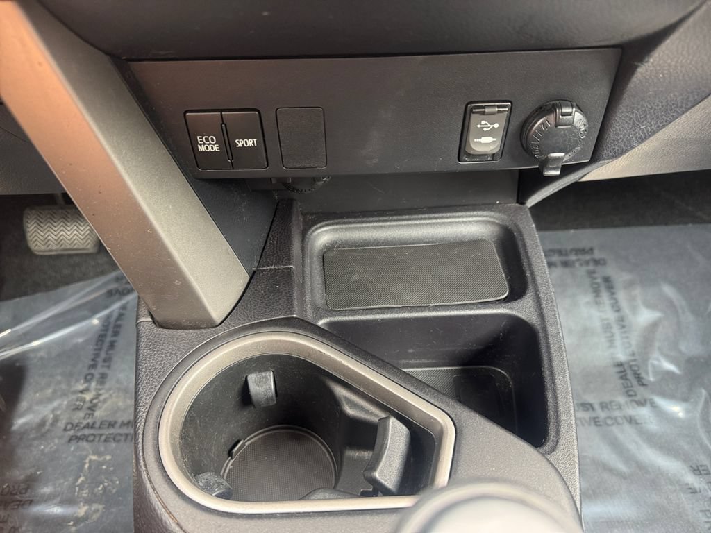 Used 2017 Toyota RAV4 LE AWD/4WD image 24