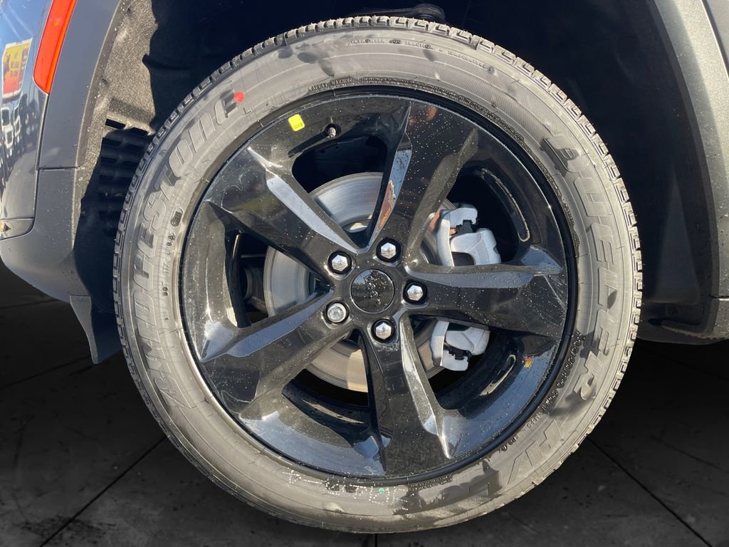 New 2025 Jeep Grand Cherokee L Altitude image 14