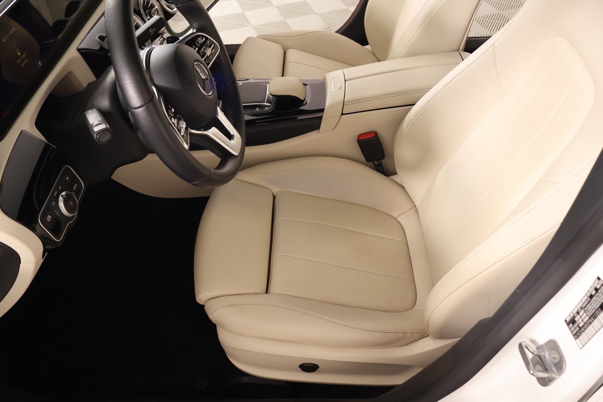 Used 2023 Mercedes-Benz CLA 250 4MATIC image 10