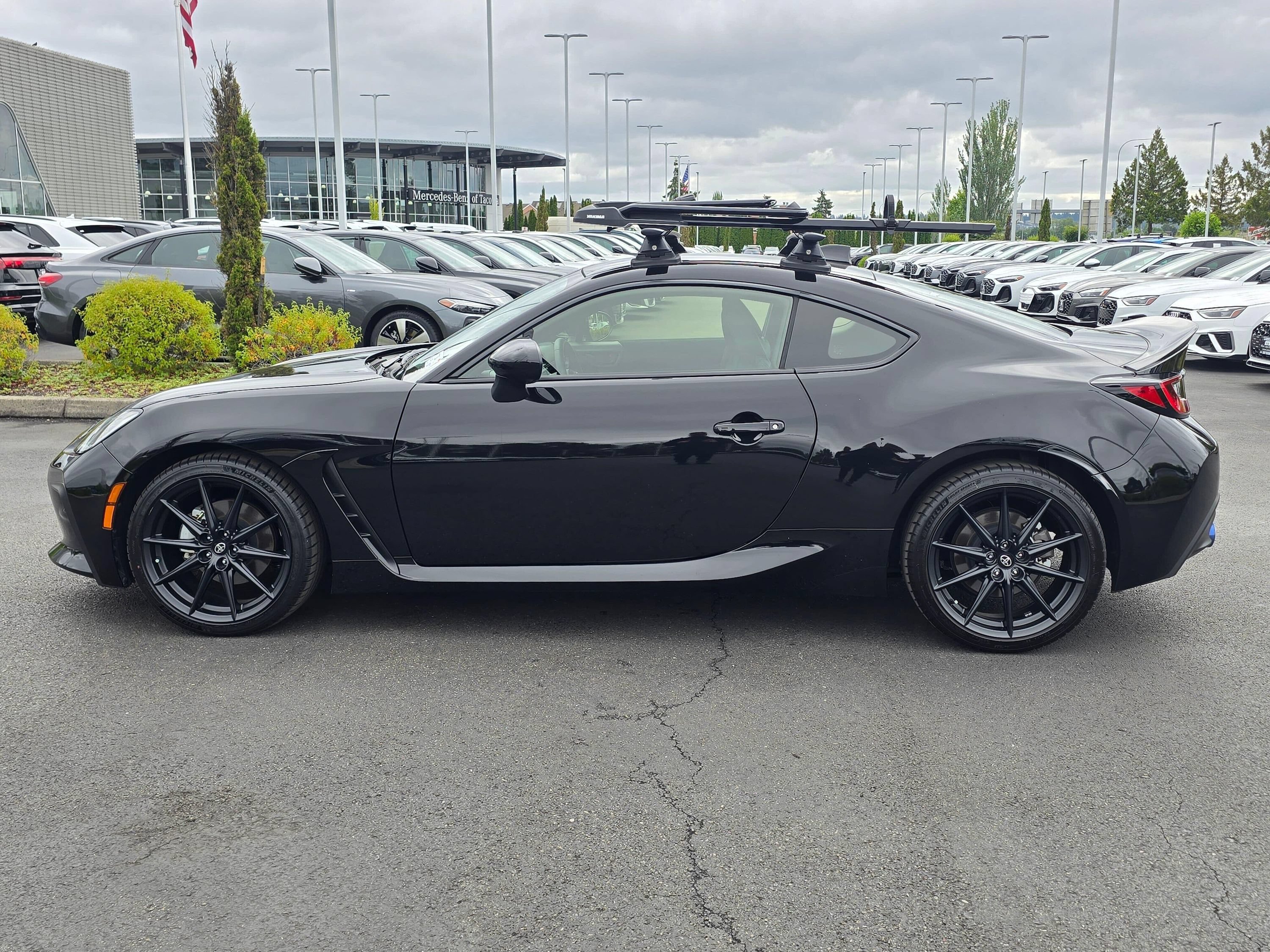 Used 2023 Toyota GR86 Premium w/ ALL Weather Mat Package (TMS) RWD image 2