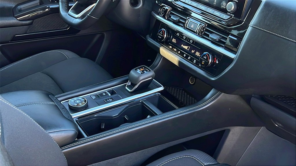 Used 2024 Nissan Pathfinder SV image 12