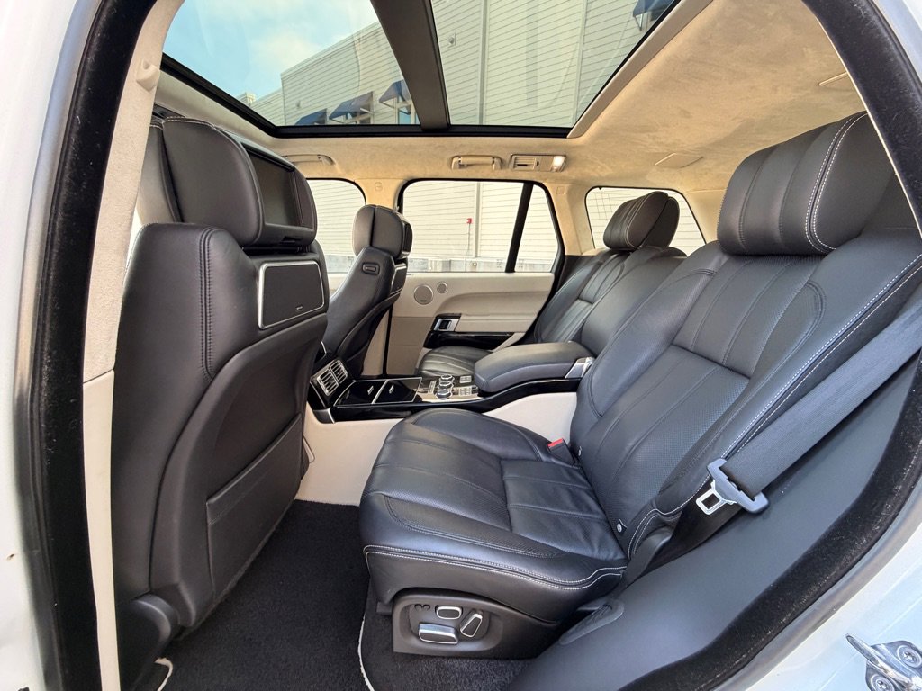 Used 2014 Land Rover Range Rover Autobiography image 18