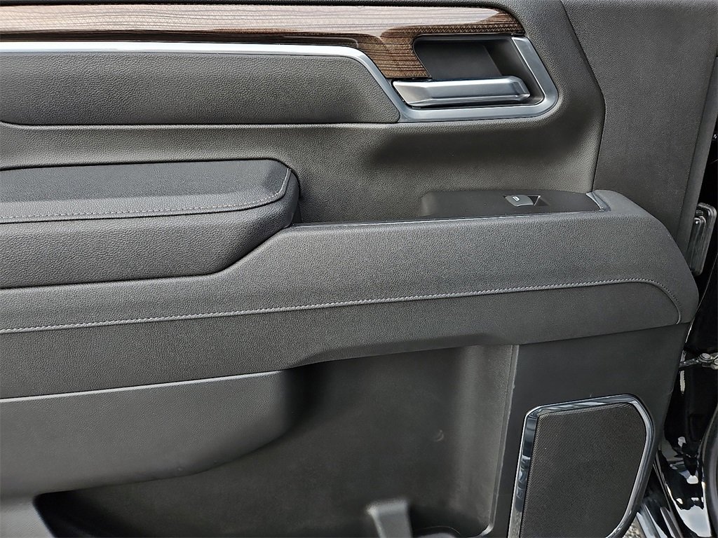 Used 2025 Chevrolet Silverado 2500 LT w/ Leather Package image 18