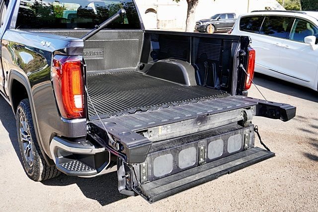 Used 2025 GMC Sierra 1500 SLT AWD/4WD image 21