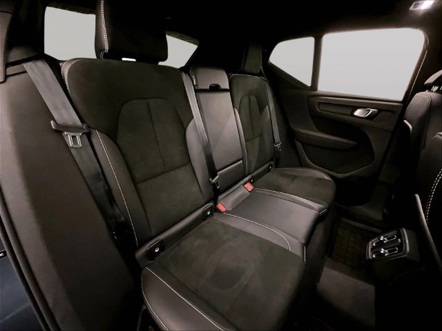 Used 2022 Volvo XC40 T5 R-Design w/ Advanced Package AWD/4WD image 27