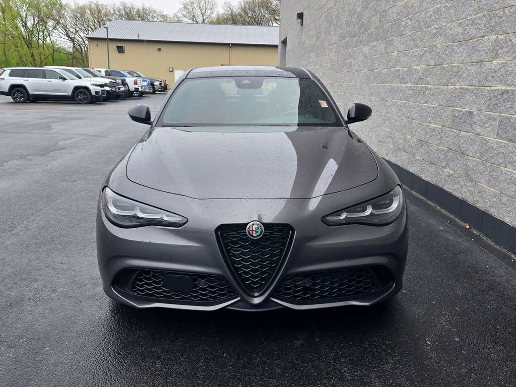Used 2024 Alfa Romeo Giulia Veloce AWD/4WD image 8