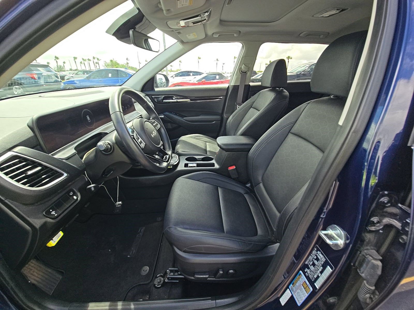 Used 2024 Kia Seltos SX w/ SX Sunroof Package image 8