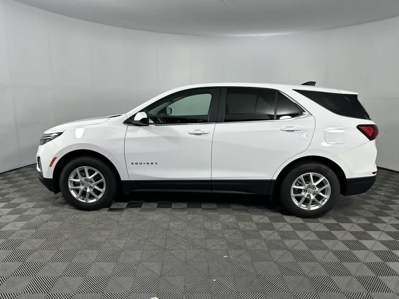 Used 2024 Chevrolet Equinox LT AWD/4WD image 15