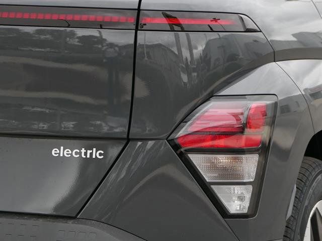 New 2025 Hyundai Kona SEL image 3