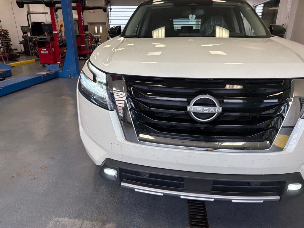 Used 2022 Nissan Pathfinder SL AWD/4WD image 6