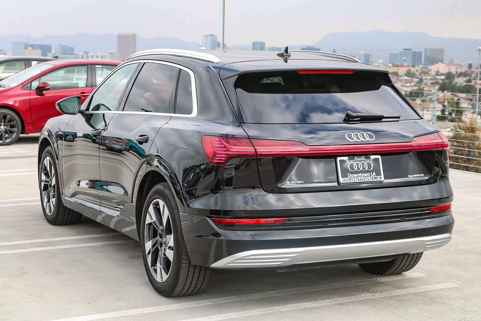 Used 2022 Audi e-tron Premium Plus w/ Premium Plus Package image 8