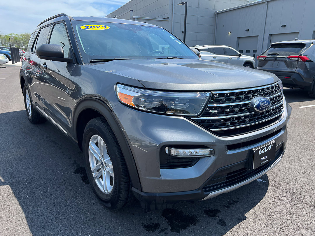 Used 2023 Ford Explorer XLT w/ Equipment Group 202A RWD image 11