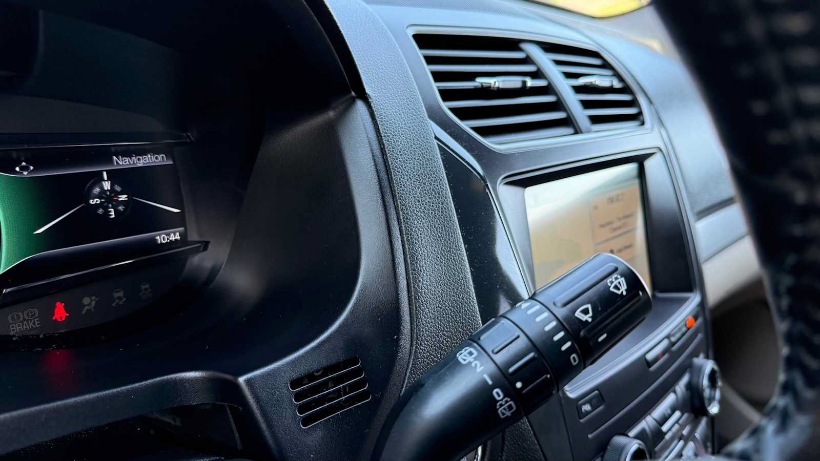 Used 2019 Ford Explorer XLT w/ Equipment Group 202A AWD/4WD image 19