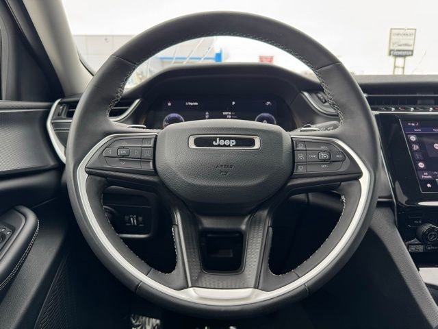 Used 2023 Jeep Grand Cherokee Laredo image 31