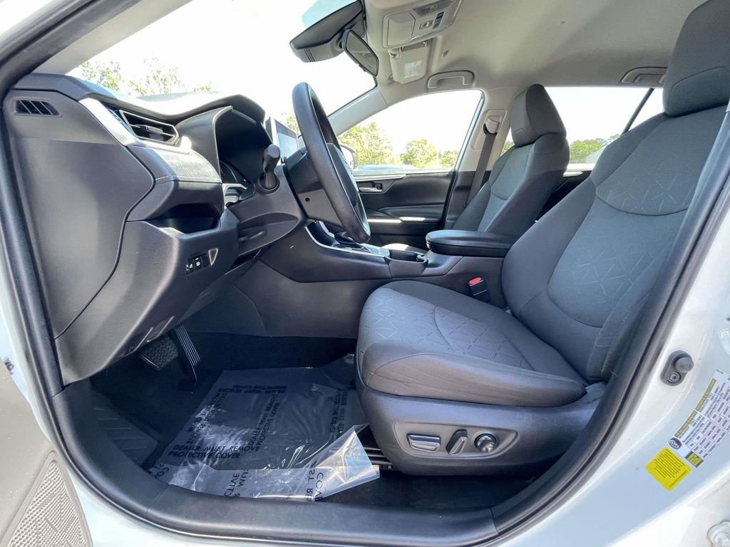 Used 2023 Toyota RAV4 XLE FWD image 19