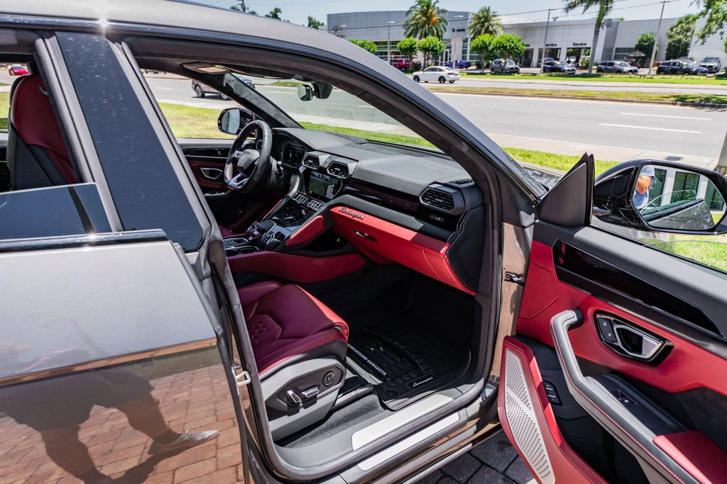 Used 2023 Lamborghini Urus S AWD/4WD image 34