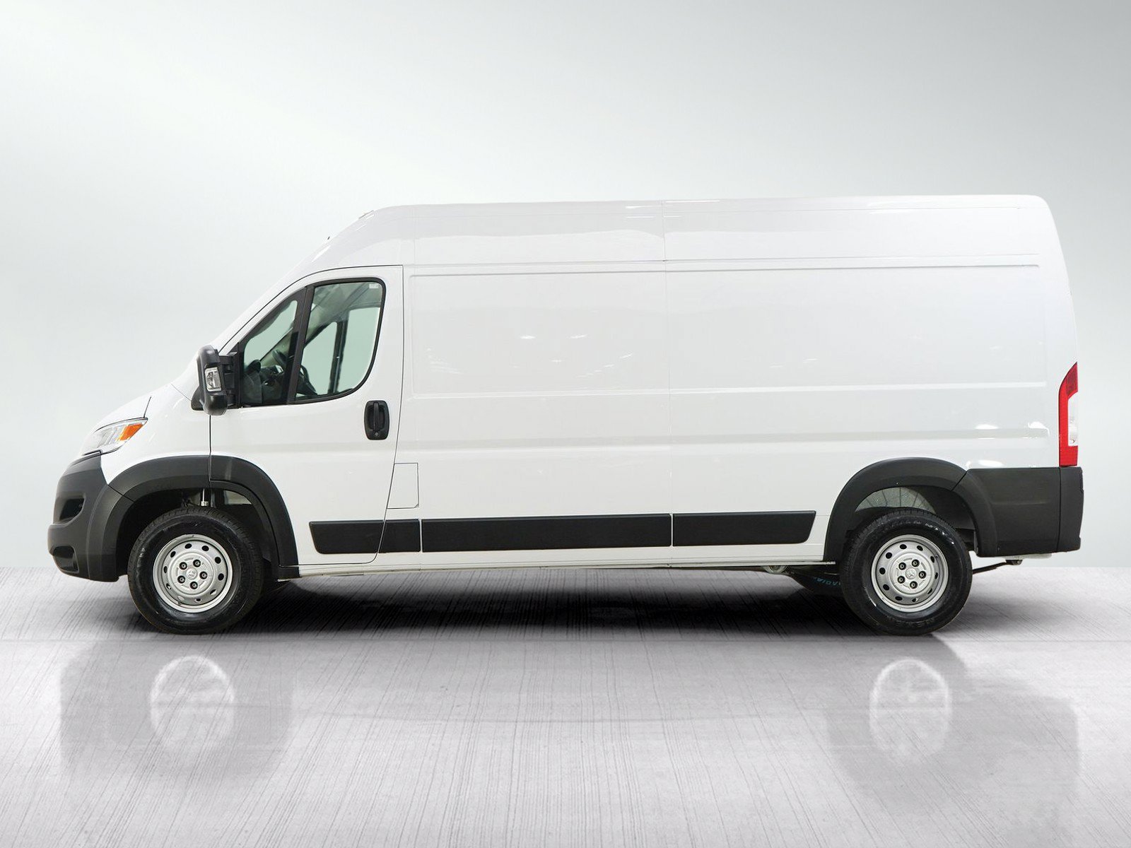 Used 2023 RAM ProMaster 2500 FWD image 2