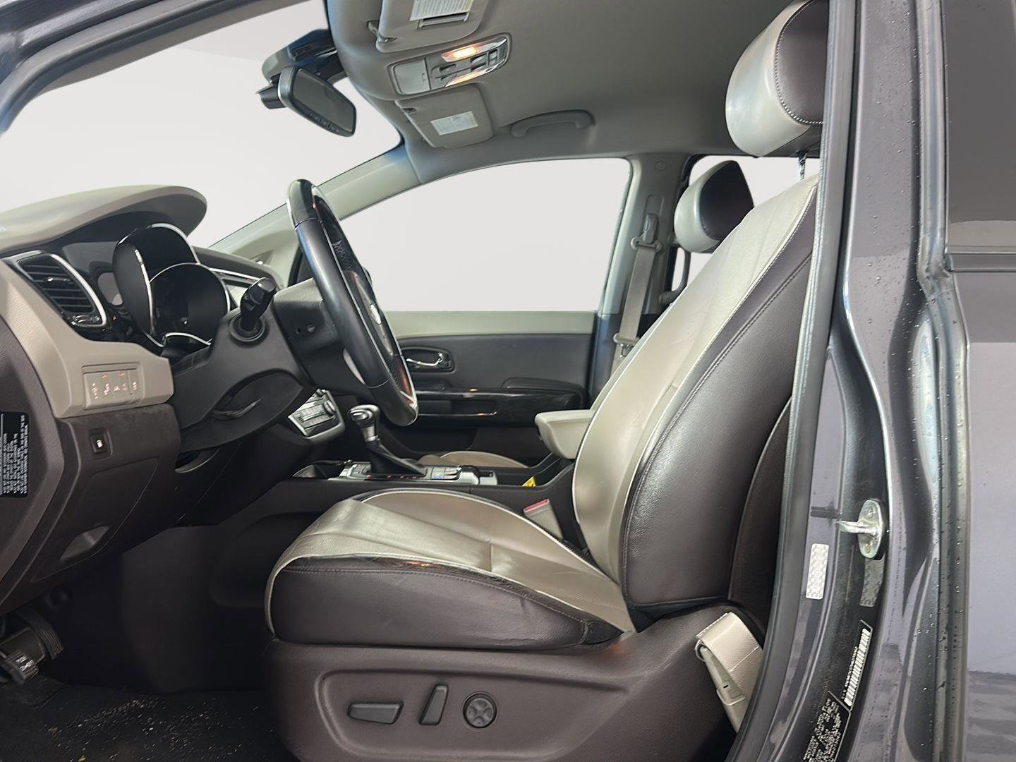 Used 2017 Kia Sedona SX Limited image 5