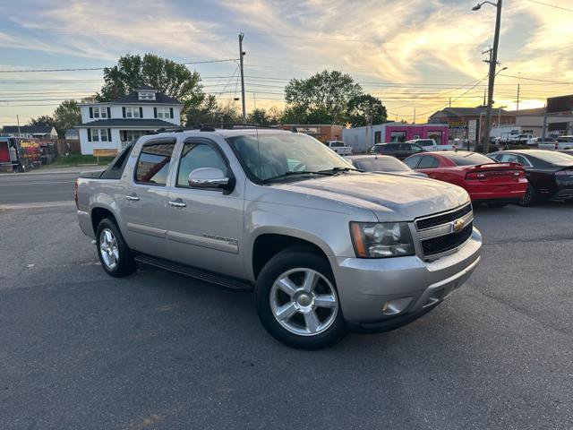 Used 2007 Chevrolet Avalanche LTZ w/ LTZ Preferred Equipment Group AWD/4WD image 2