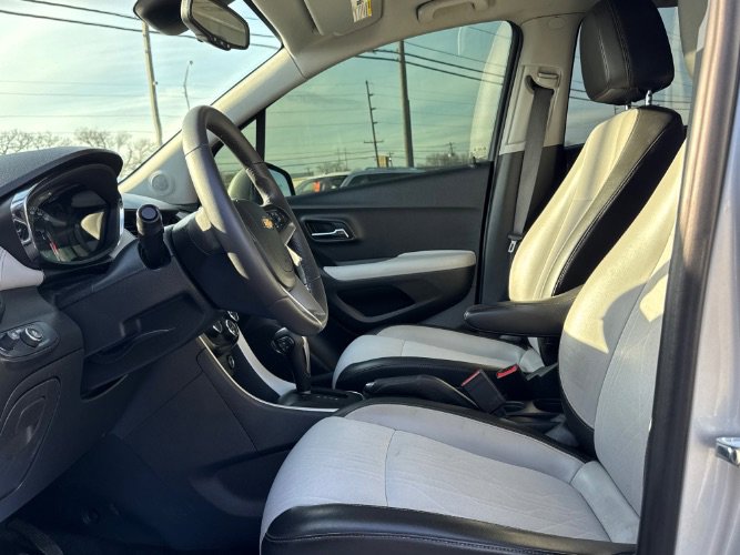 Used 2022 Chevrolet Trax LT w/ LT Convenience Package image 19