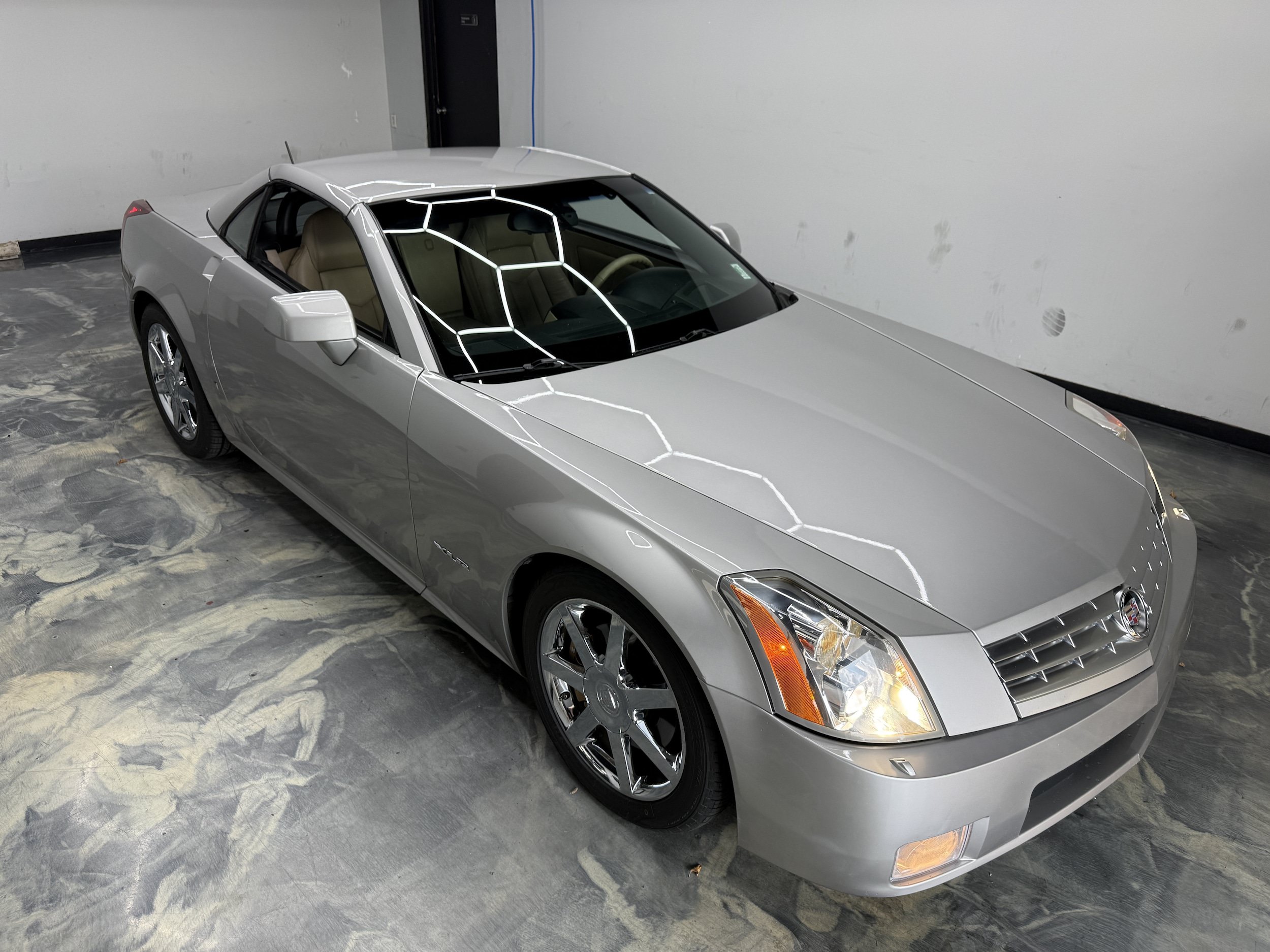 Used 2008 Cadillac XLR RWD image 23