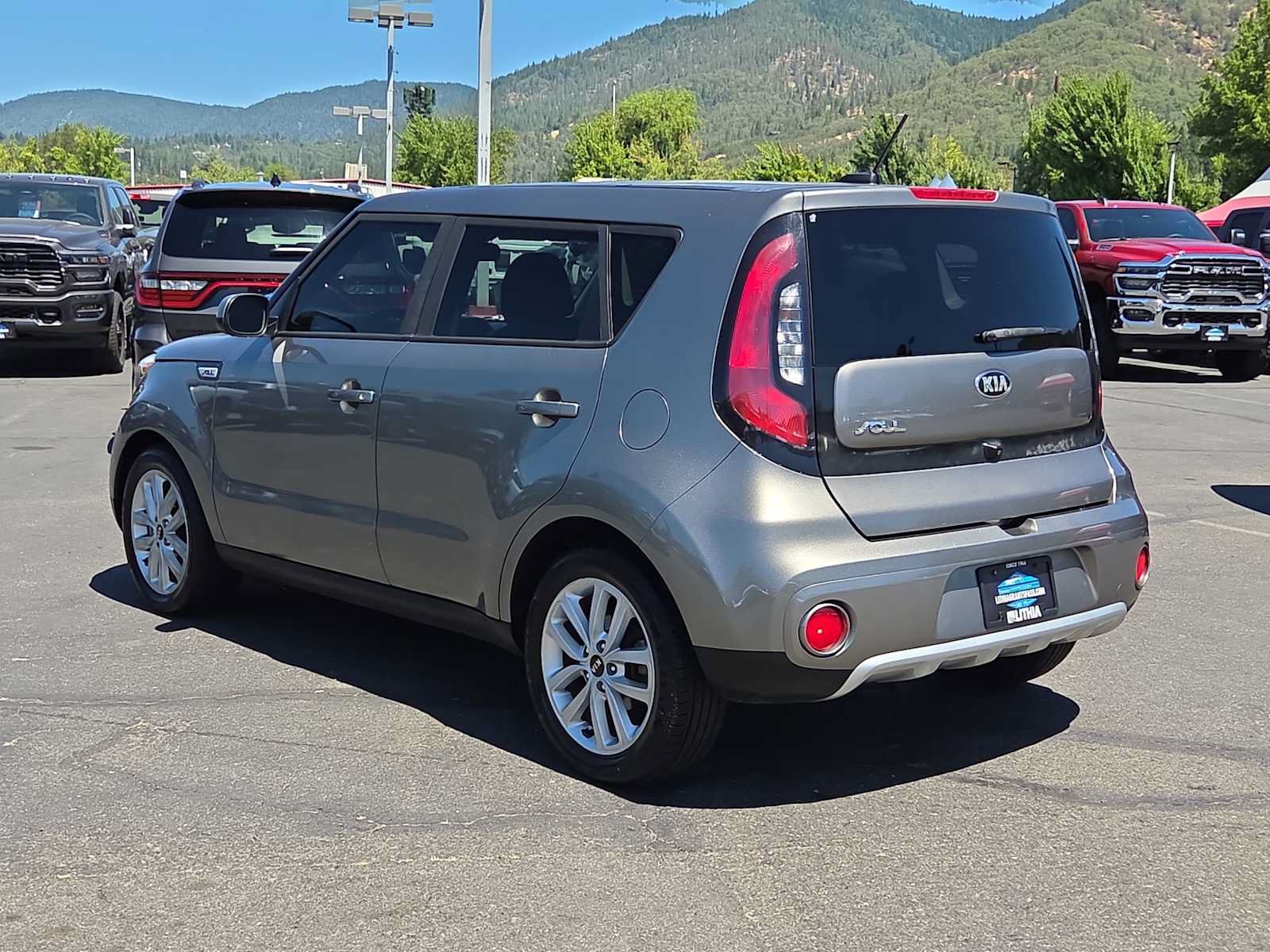 Used 2017 Kia Soul + FWD image 12