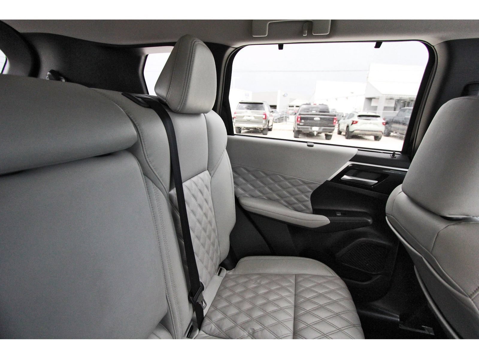 Used 2023 Mitsubishi Outlander SEL FWD image 14