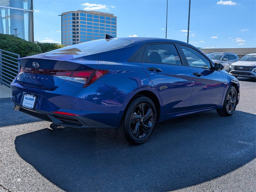 Used 2023 Hyundai Elantra SEL w/ Preferred Accessory Package image 3