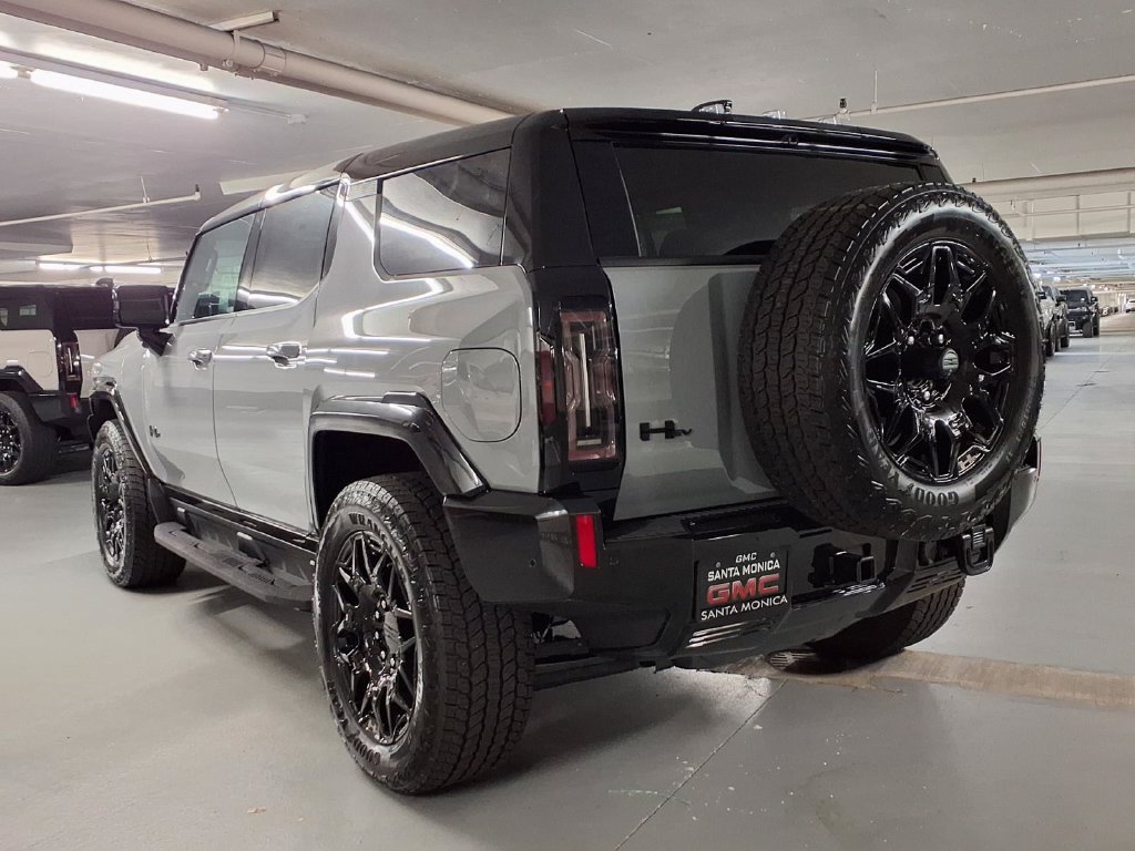New 2026 GMC Hummer EV SUV w/ LPO, Dark Essentials Package AWD/4WD image 10