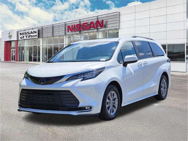 Used 2023 Toyota Sienna XLE image 8